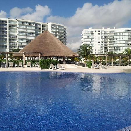 Punta Me Luxury Apartments Ocean View & Beach Front In Amara Канкун Экстерьер фото