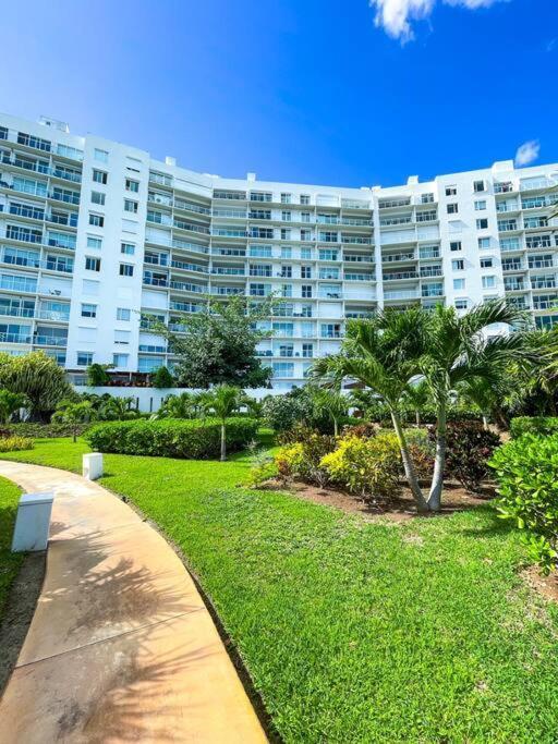 Punta Me Luxury Apartments Ocean View & Beach Front In Amara Канкун Экстерьер фото