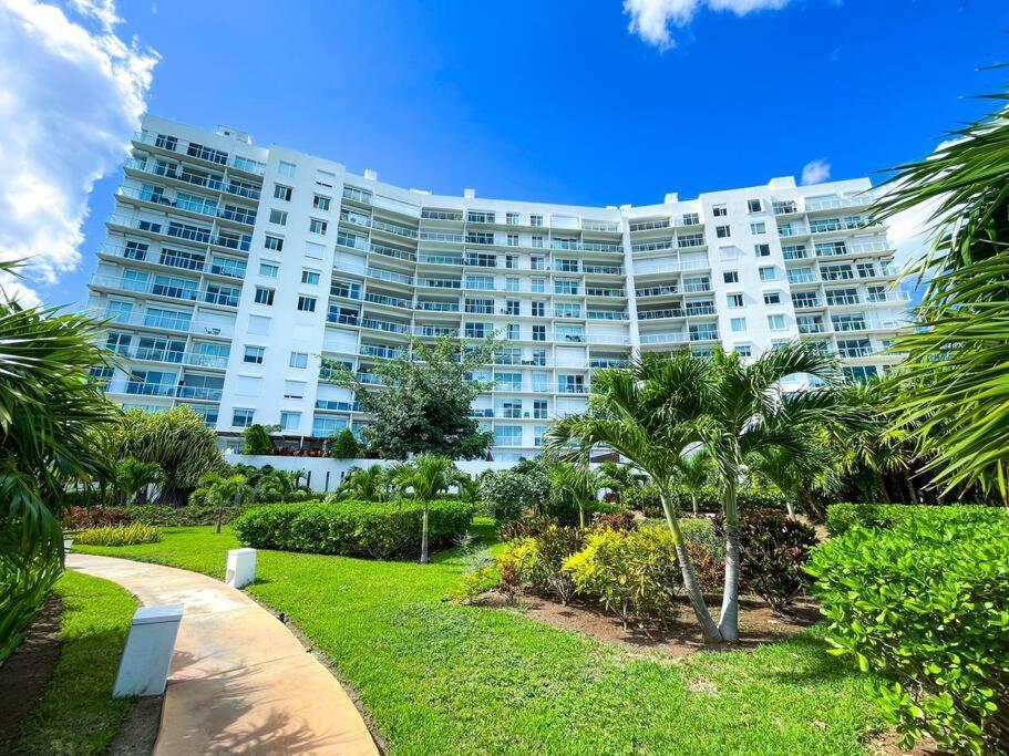 Punta Me Luxury Apartments Ocean View & Beach Front In Amara Канкун Экстерьер фото